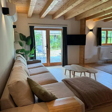 Huize Christiaan بيت للعطل